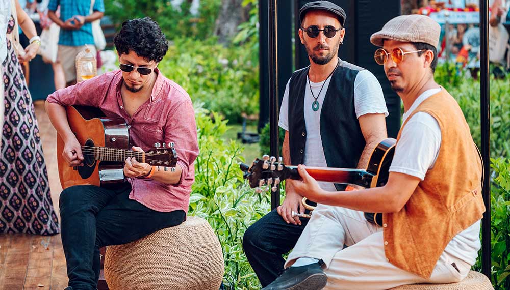 Jazz trio on Alera patio