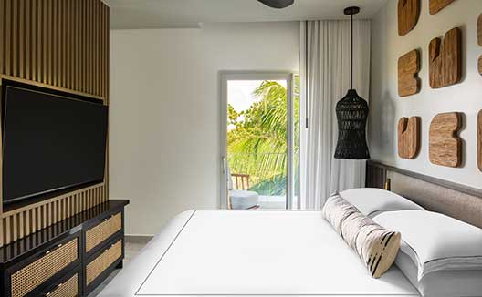 One Bedroom Premium Villa Suite Beachfront King Bed